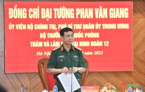 Đại tướng Phan Văn Giang, Ủy viên Bộ Chính trị, Phó Bí thư QUTW, Bộ trưởng Bộ Quốc phòng phát biểu chỉ đạo tại buổi làm việc với Binh đoàn